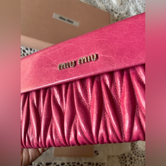 ***SOLD***NWT Authentic Miumiu Long Zip Bi-fold Pink Wallet - Picture 5 of 16